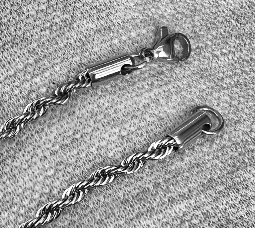 Cadena de cordón dorado y plateado