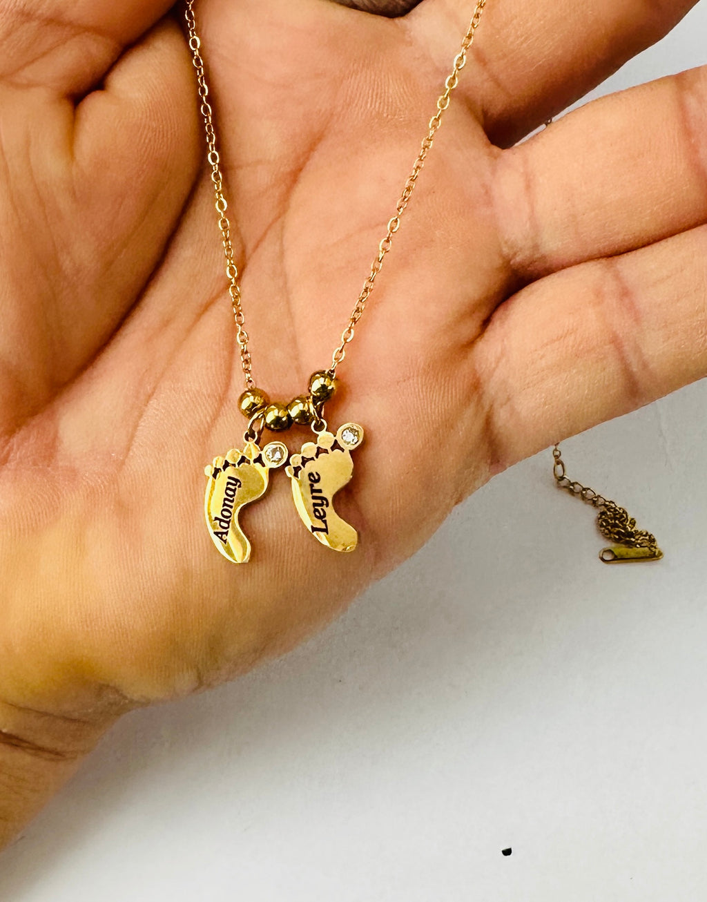 Colgante de pies personalizado con tu nombre de cada hijo