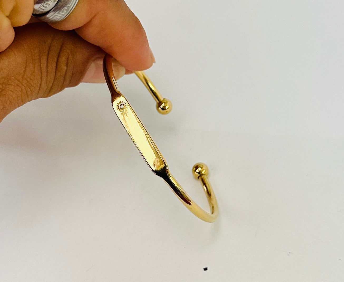 pulsera abierta acero dorado personalizado